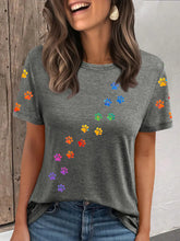 Frauen bunte Hunde Pfote T-Shirt